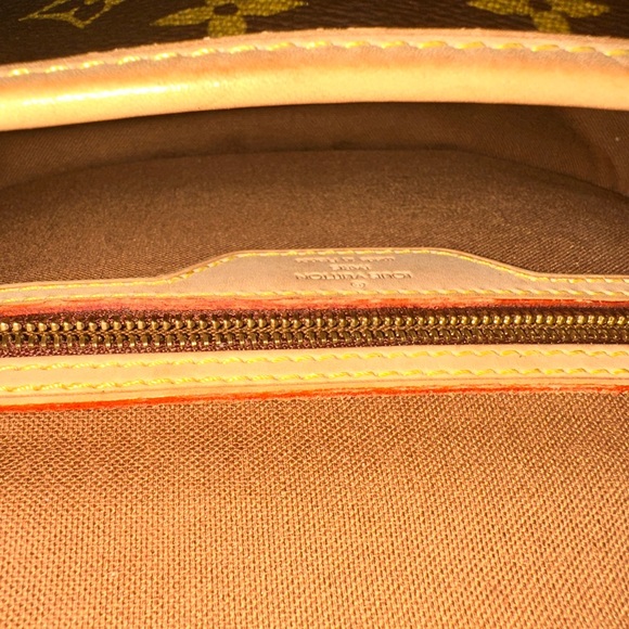 - Louis Vuitton Sologne Monogram Canvas / Vintage - Picture 5 of 11
